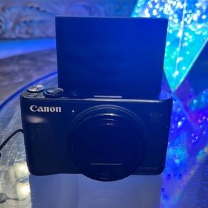 Canon PowerShot SX730 HS 20.3-Megapixel Digital Camera (Black) works fine